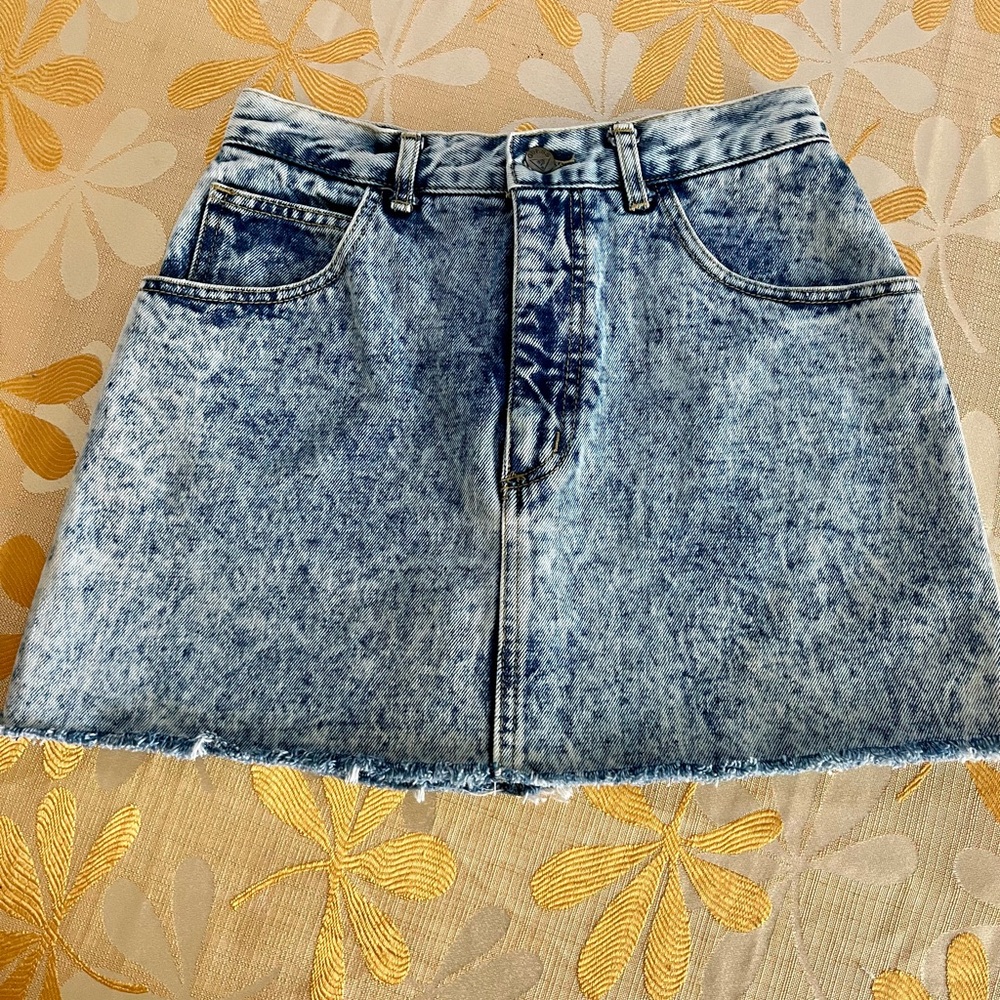 Vintage 80’s GUESS High Wasted Distressed Jean Mini Skirt style #10501
Like New